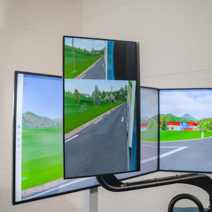 caractéristiques simulateur de connduite gamme PMR poids lourds