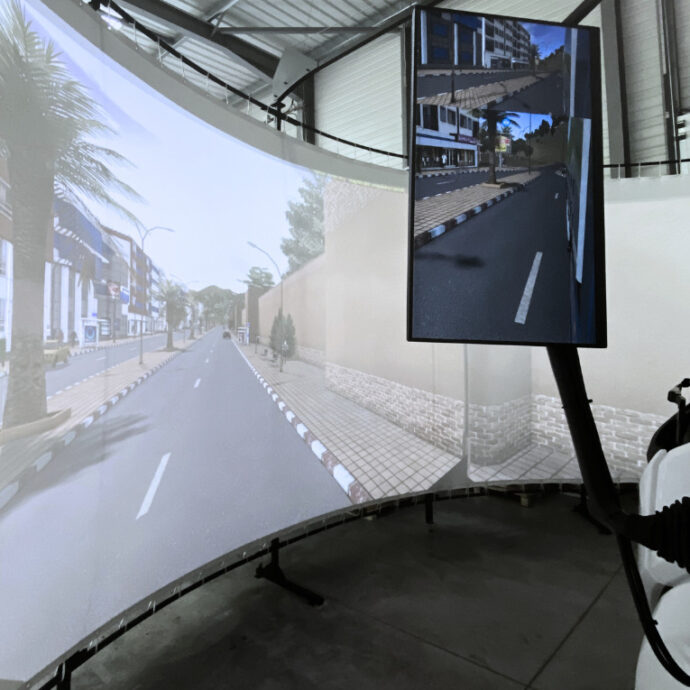 Caractéristiques simulateur de conduite poids lourds gamme cabine